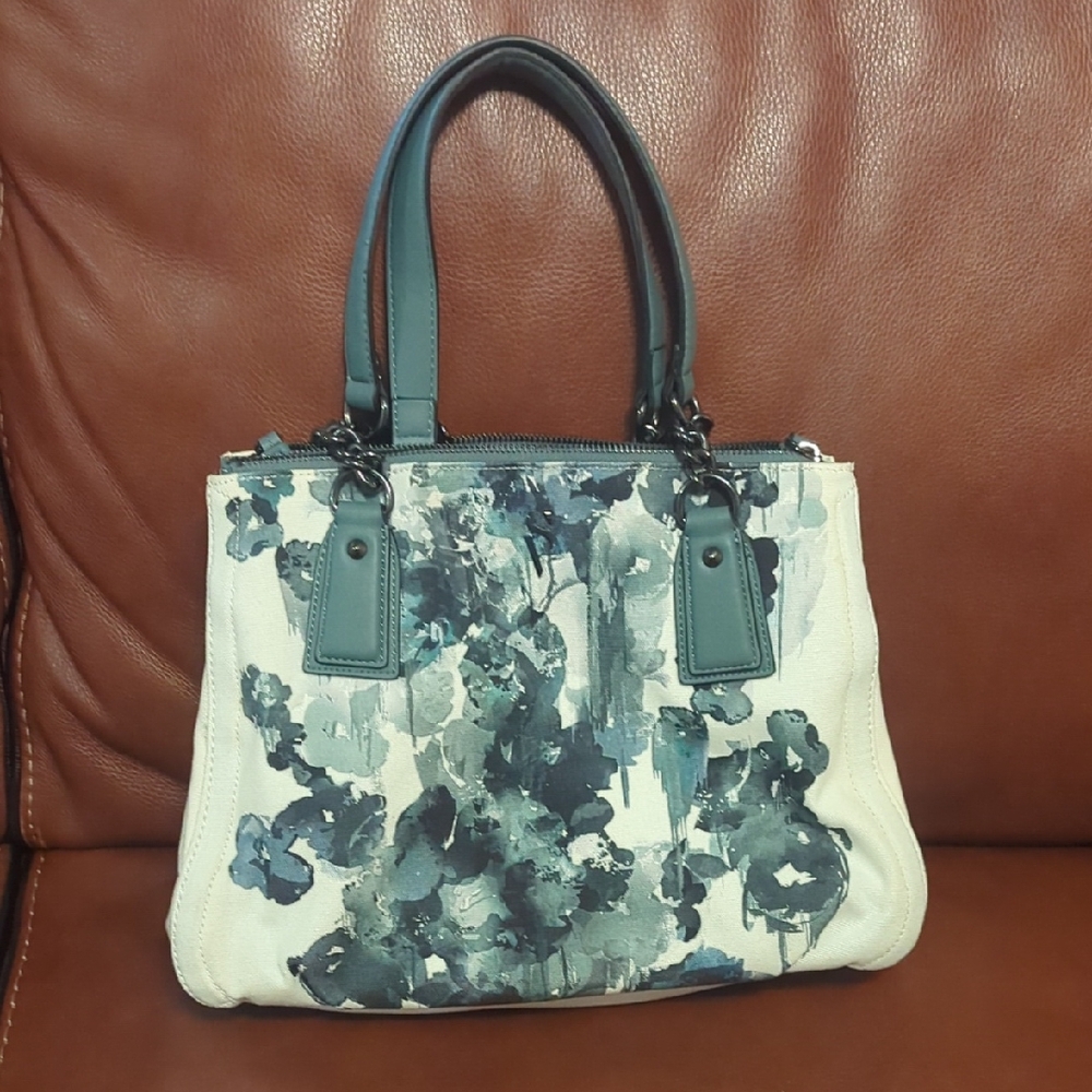 Sold Simply Vera Vera Wang Blue and Cream Shoulder Bag